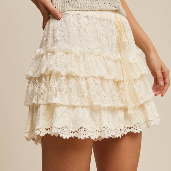 Flirty Lace Tiered Shorts - Picture 3 of 8